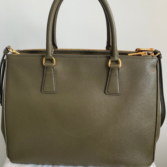 Prada Saffiano Galleria Tote - Picture 3 of 5